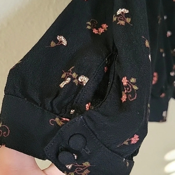 Madewell Black Flower Toss Wrap Blouse - Size Small - Picture 6 of 8